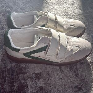 Sam Edelman Talia Velcro Sneaker in White and Green